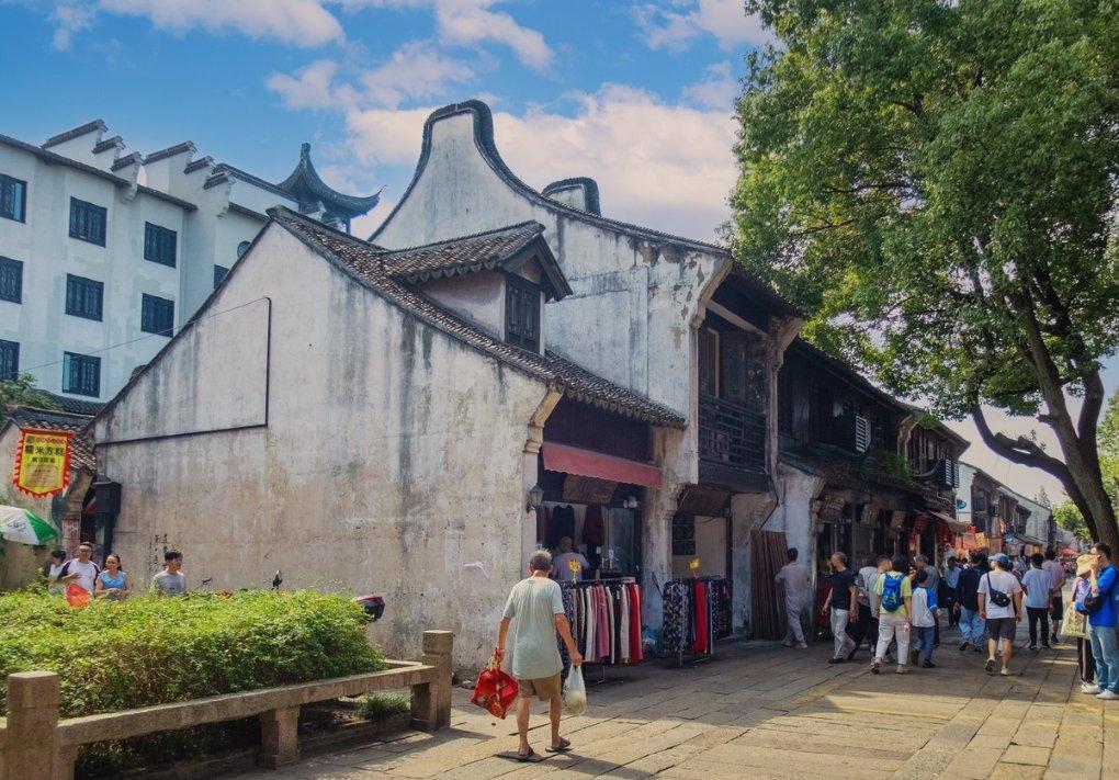 逃出昏暗的房子