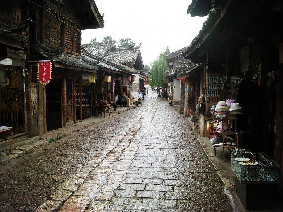 无限翻滚小球